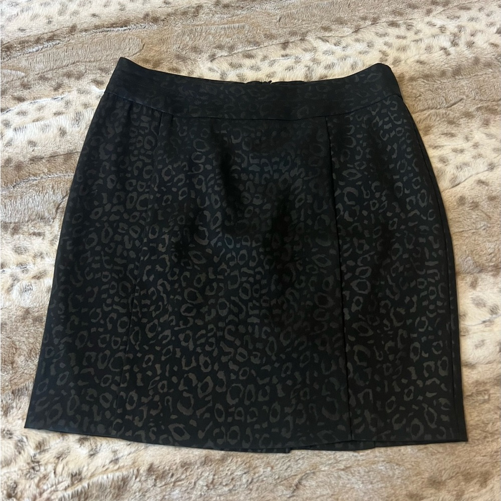Cynthia Rowley, Sz 6, printed black skirt, fully lined, back zip, kick pleat.